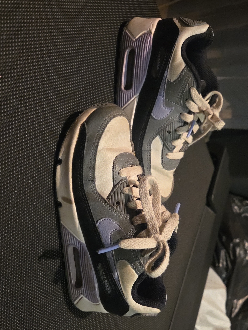 Nike Kids Low-Top Sneakers in Light Purple and Gray